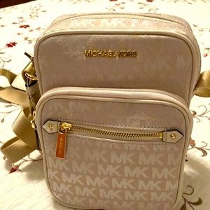 MICHAEL KORS FLIGHT BAG